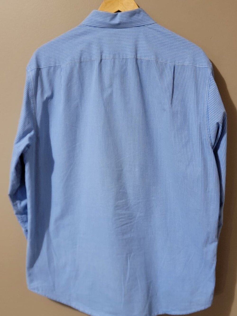 IZOD Blue-Checked Long-Sleeve Button-Down Shirt - Large - Picture 4 of 5